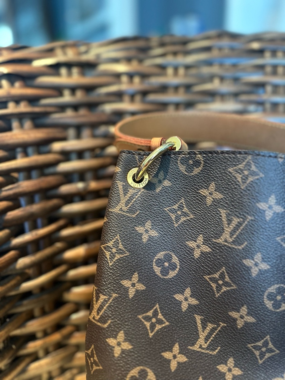 Louis Vuitton Brown Monogram Canvas Shoulder Bag with Fuchsia Interior - Picture 7 of 17